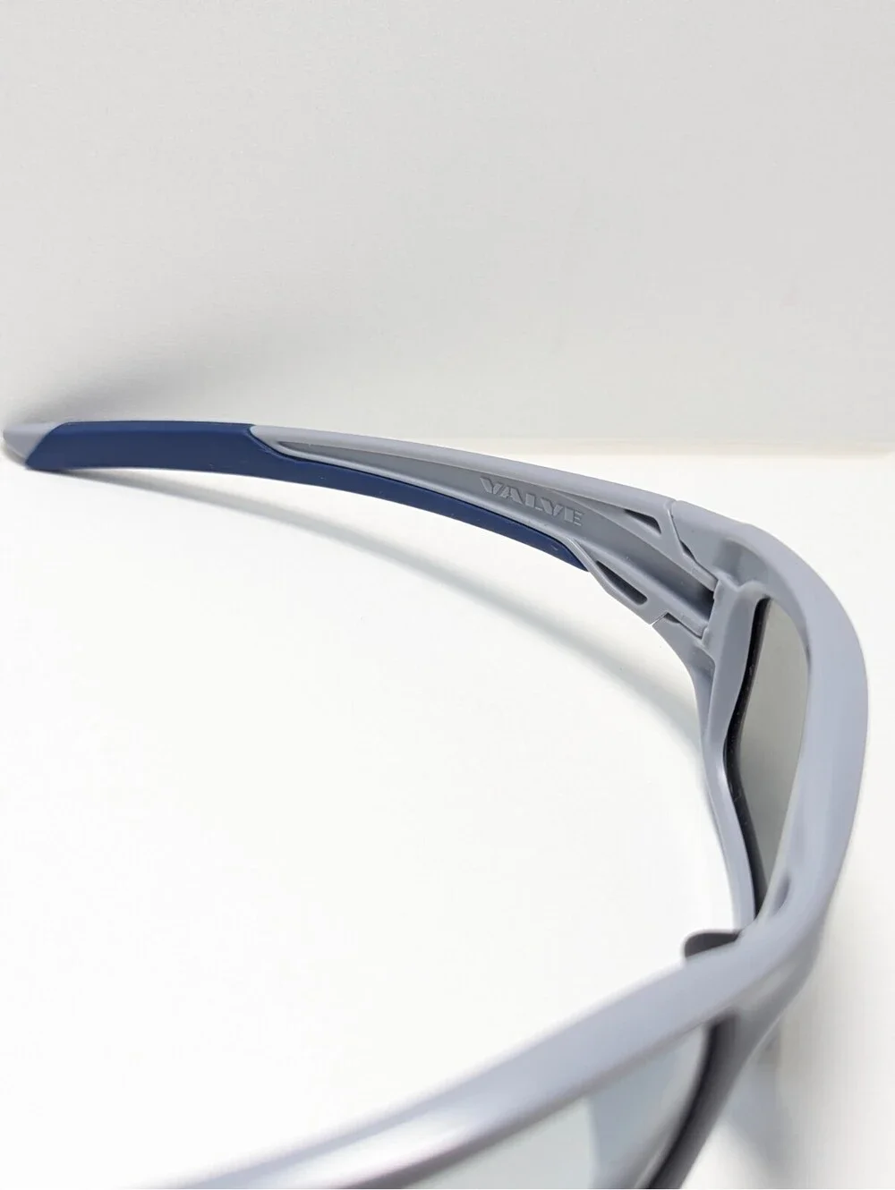 Oakley Valve Classic Gray UV Outdoor Blue Wraparound Men’s Sport Sunglasses
